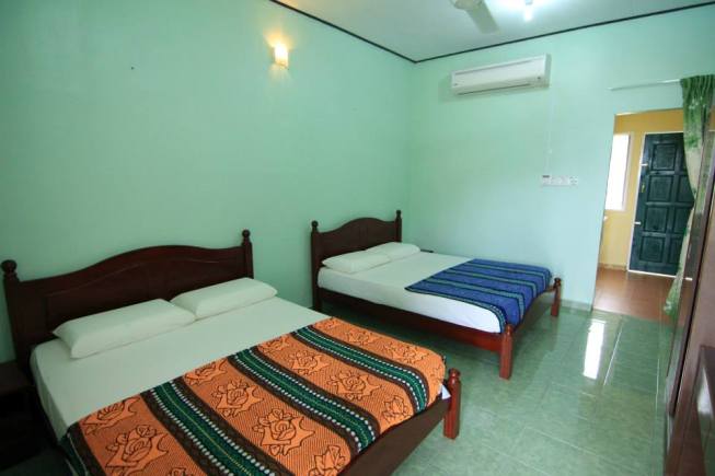 Salang Indah Standard Aircond Room interior