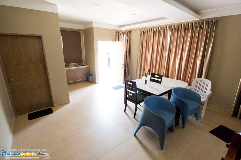 Blue Ocean Suite Living Hall 2